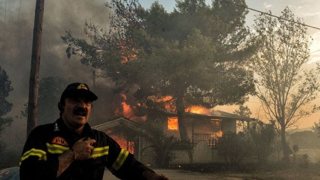 Grecia: impactantes imágenes de los incendios que dejan al menos 74 muertos cerca de Atenas