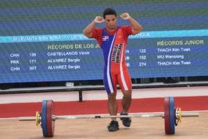 El pesista dominicano Luis García ganó hoy la prueba de arranque de la categoría de los 56 kilogramos al levantar 123 kilos.