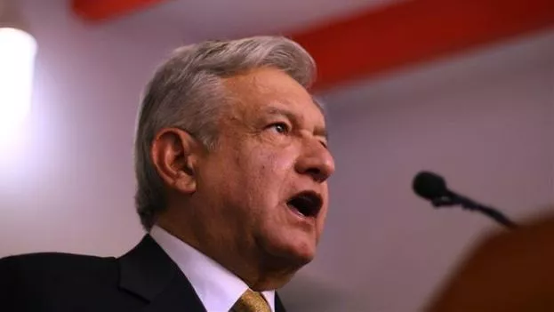 López Obrador renuncia a la seguridad, a la residencia oficial y al avión