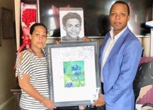 Milton Morrison visita madre de Junior, joven asesinado en Nueva York por pandilleros