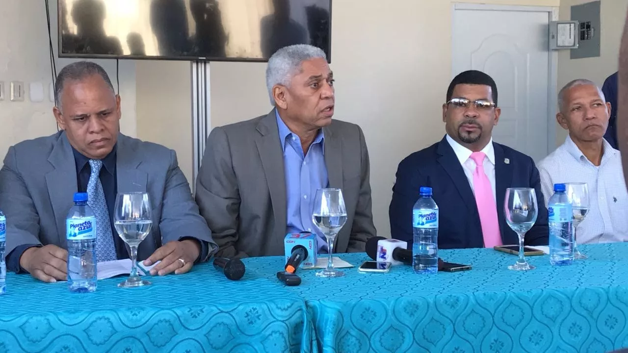 Peledeístas de San Cristóbal expresan apoyo al senador Tommy Galán