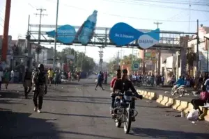 Haití trata de recobrar normalidad tras huelga y violentas protestas