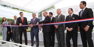 Con la presencia del presidente Medina, Nestlé inaugura nueva línea de producción láctea de envases flexibles