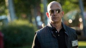 Jeff Bezos está a punto de destronar a la dinastía familiar de los Walton.