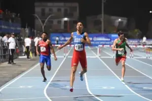 Juander Santos gana medalla de bronce en los 400 metros con vallas en los Juegos Centroamericanos