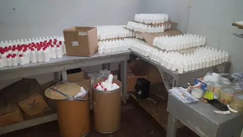 Autoridades desmantelan un laboratorio clandestino de falsificación de medicamentos en Cancino Adentro