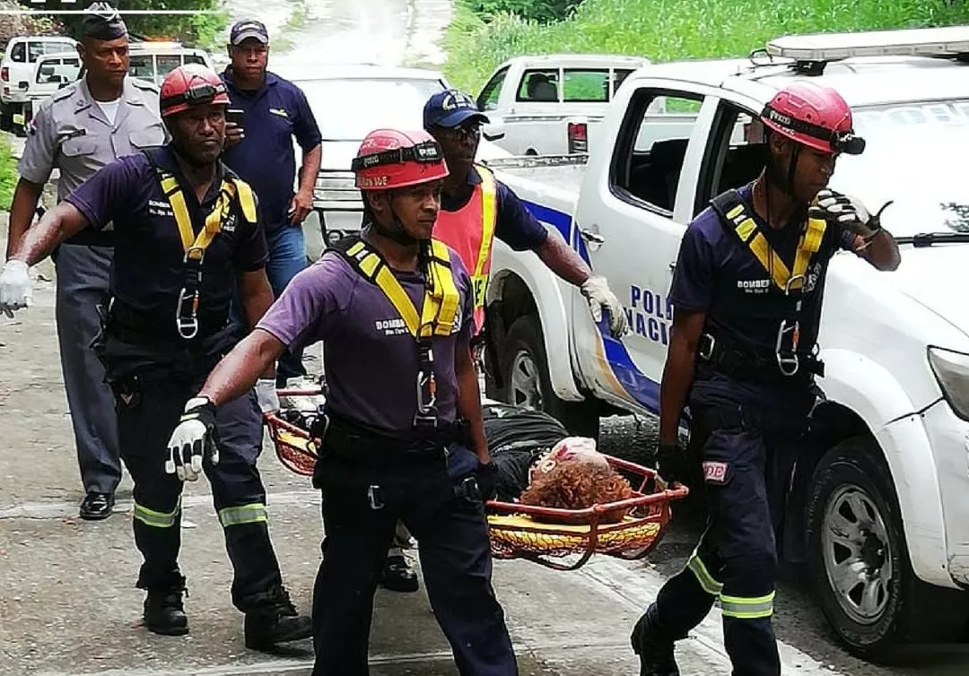 Mujer muere al lanzarse del puente Juan Bosch