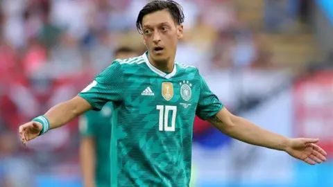 Mesut Özil: «Soy alemán cuando ganamos, pero inmigrante cuando perdemos», el crudo mensaje en el que explica por qué no jugará por Alemania