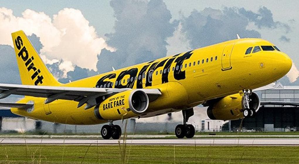 Avión aterriza de emergencia con 220 pasajeros por mal olor de “calcetines sucios”