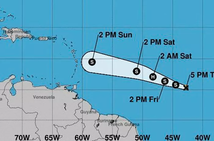 Beryl acelera rumbo al Caribe y la tormenta Chris se fortalece frente a Estados Unidos