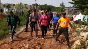 Vicealcaldesa lleva ayuda a familias afectadas por las lluvias en Santo Domingo Oeste