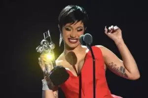 Cardi B logra tres premios en unos MTV Video Music Awards muy repartidos