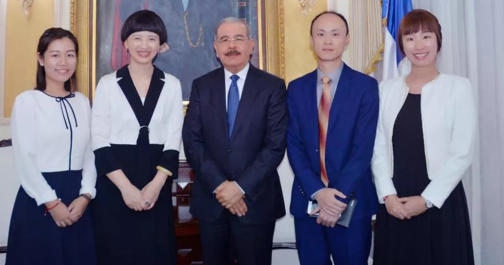 1-foto-de-fu-xinrong-gira-visita-de-cortesia-a-dm