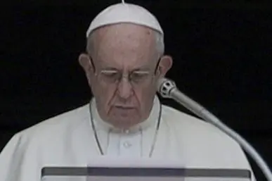 El papa califica de crímenes los abusos sexuales de sacerdotes