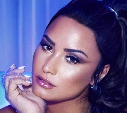 Lovato celebró sus 26 años en clínica de desintoxicación
