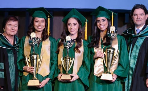 Graduados de New Horizons admitidos en universidades