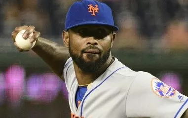 José  Reyes hace historia al lanzar y al batear