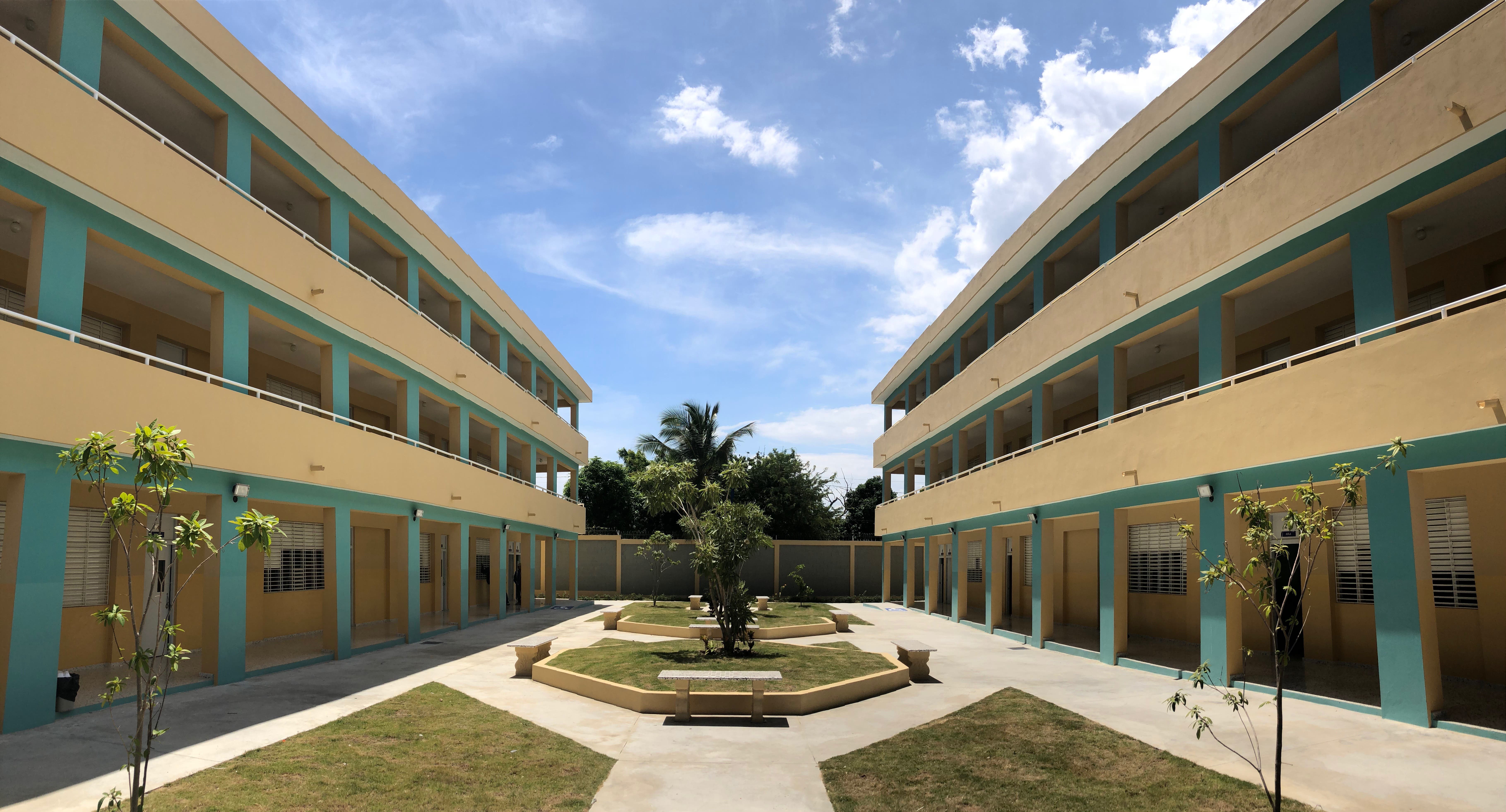 Danilo Medina entrega centro educativo en Santo Domingo Este