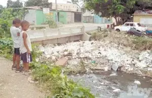 Moradores de Guajimía exigen al Presidente terminar proyecto de saneamiento pluvial