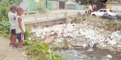 Moradores de Guajimía exigen al Presidente terminar proyecto de saneamiento pluvial