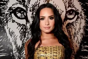 Demi Lovato sale del hospital e ingresa en un centro de rehabilitación