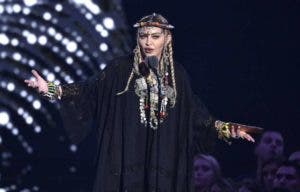 Madonna es criticada por egocéntrico homenaje a Franklin