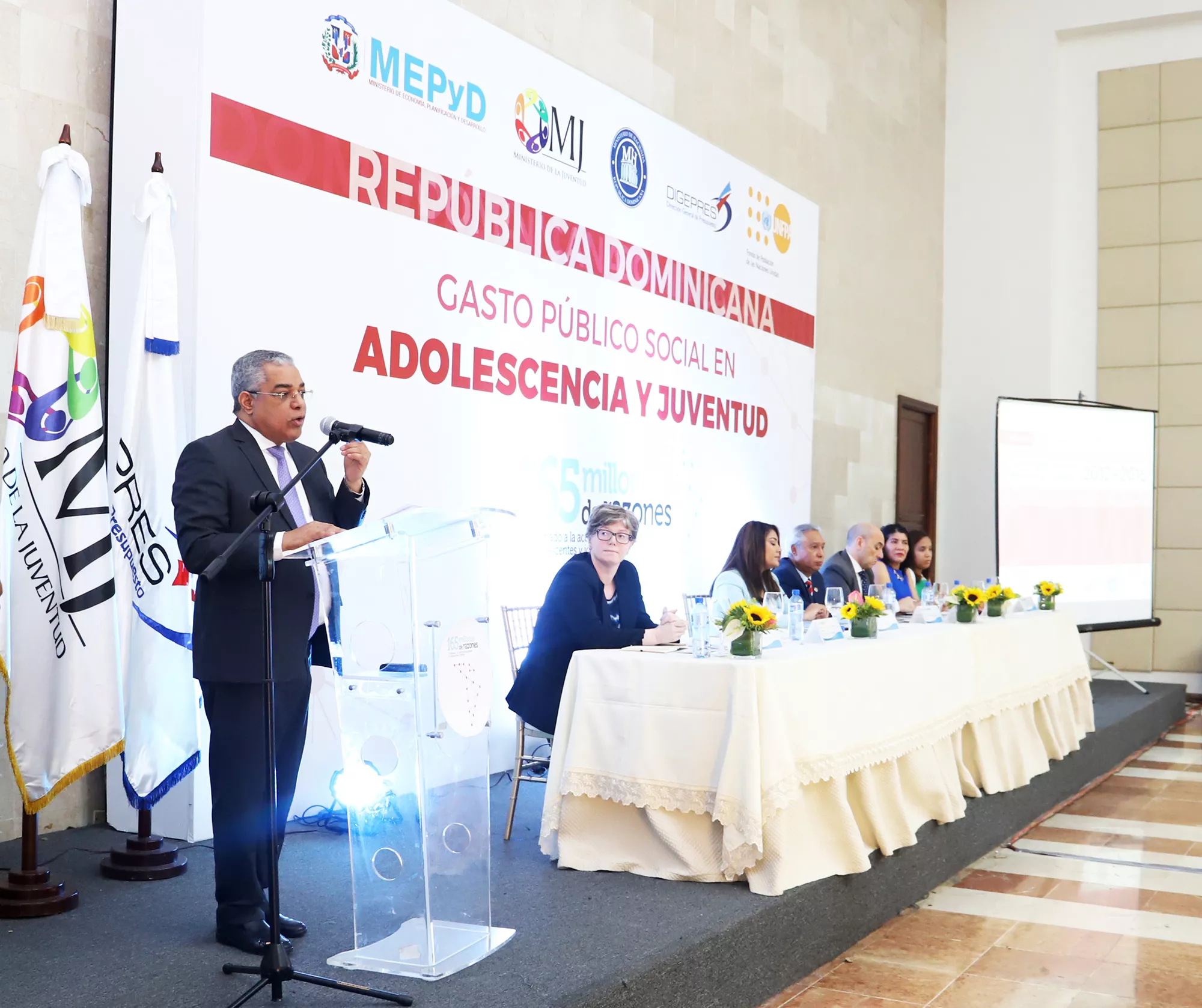 Gobierno resalta compromiso con jóvenes y adolescentes