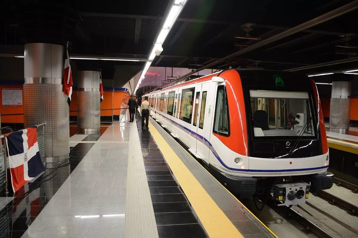 Incorporan a las líneas 2 y 2B del Metro dos trenes que llegaron al país en agosto