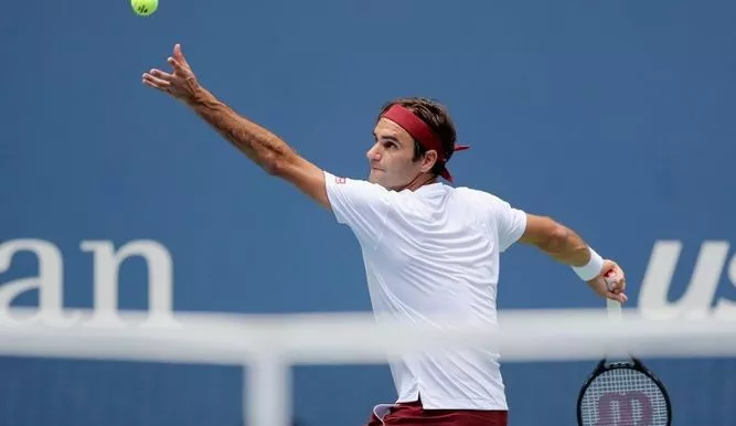 Federer supera al difícil Paire y jugará la tercera ronda ante Kyrgios