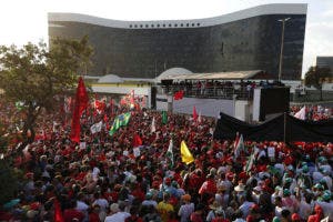 Miles se reúnen para apoyar a Lula da Silva previo a su registro