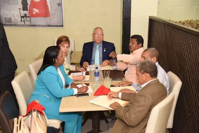 reunion-miembros-de-la-comision-del-prd
