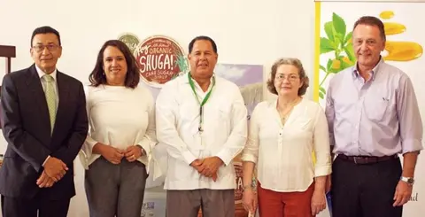 Delegación visita fábrica de Caribbean Liquid Sugar