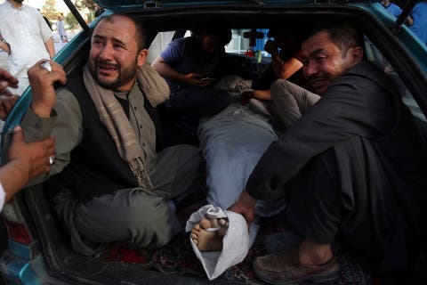 Mueren 30 soldados y policías afganos en asalto talibán