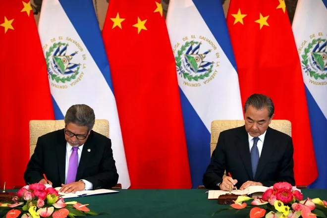 El Salvador no establecerá relaciones militares con China, dice el Gobierno