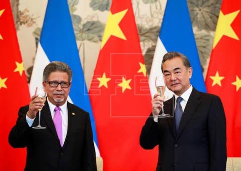China establece lazos con El Salvador para aumentar el aislamiento de Taiwán