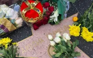 Fans de Aretha Franklin despiden a “la reina del soul” en el Paseo de la Fama