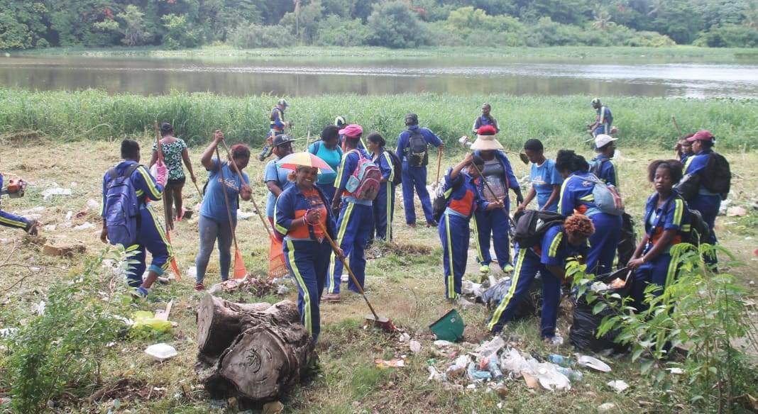 Alcaldía del Distrito Nacional realiza operativo de limpieza en ríos Ozama e Isabela