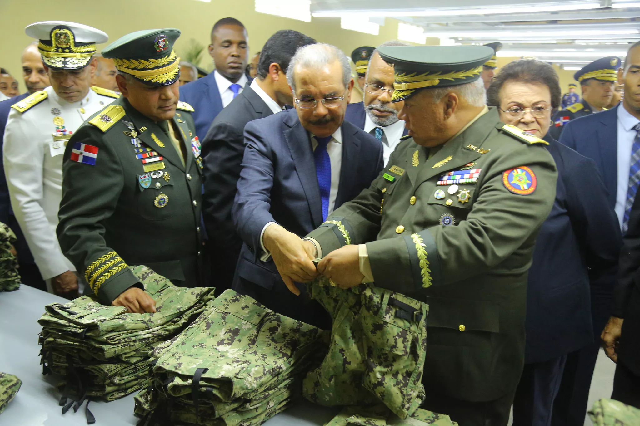 Presidente Danilo Medina  entrega una industria militar en Bonao