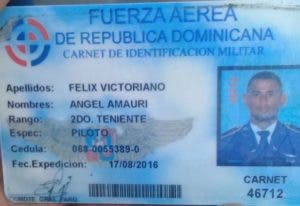 Carnet de la FARD del segundo teniente Ángel Amauri Felix Victoriano.