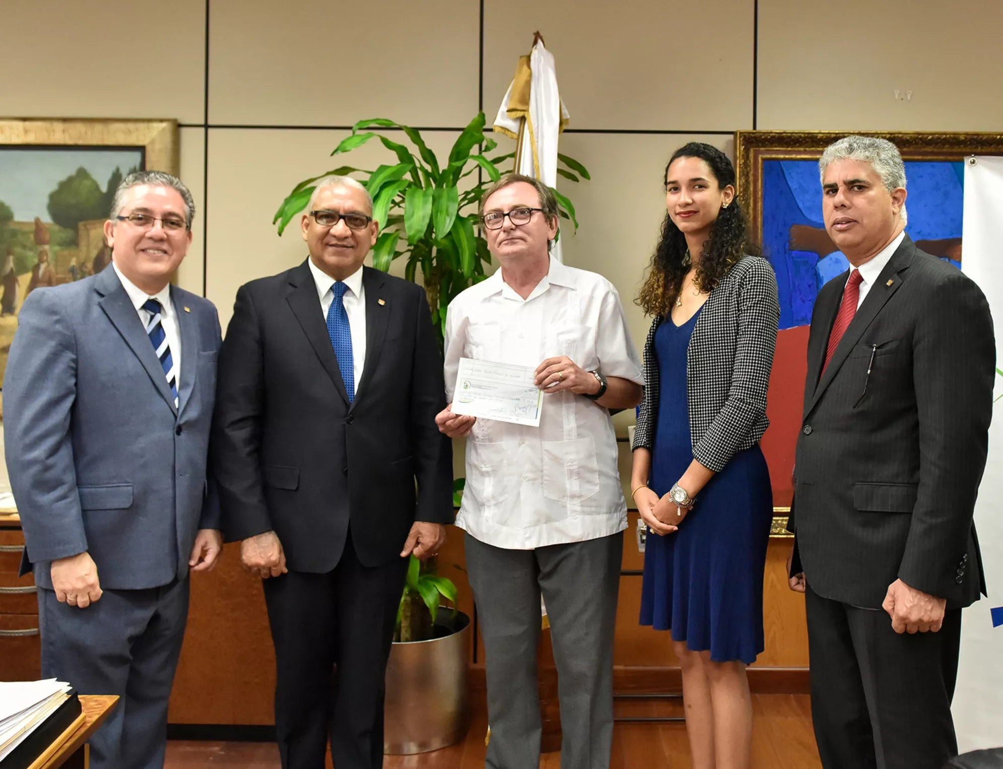 Voluntariado Bancentraliano entrega donativo