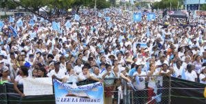 Gran multitud se congrega frente al Congreso a favor ‘Salvar las 2 vidas’