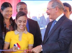 Presidente Danilo Medina entrega un politécnico en Valverde