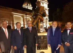 Estatua del poeta Juan Antonio Alix en Santiago