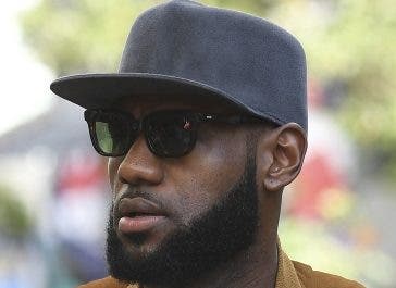 LeBron James respalda  Nike controversia sobre moda