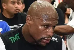 Pelea de Mayweather Jr. es reprogramada para el sábado en Dubai