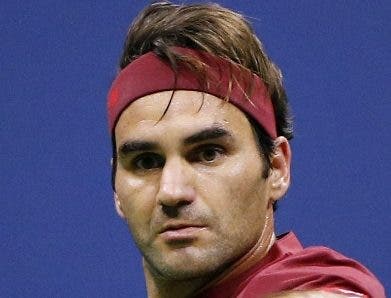 Federer culpa calor de revés en US Open