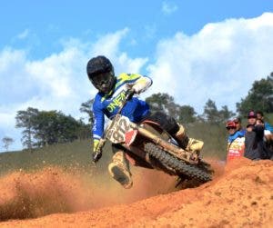 Durán sigue dominio carrera de motocross