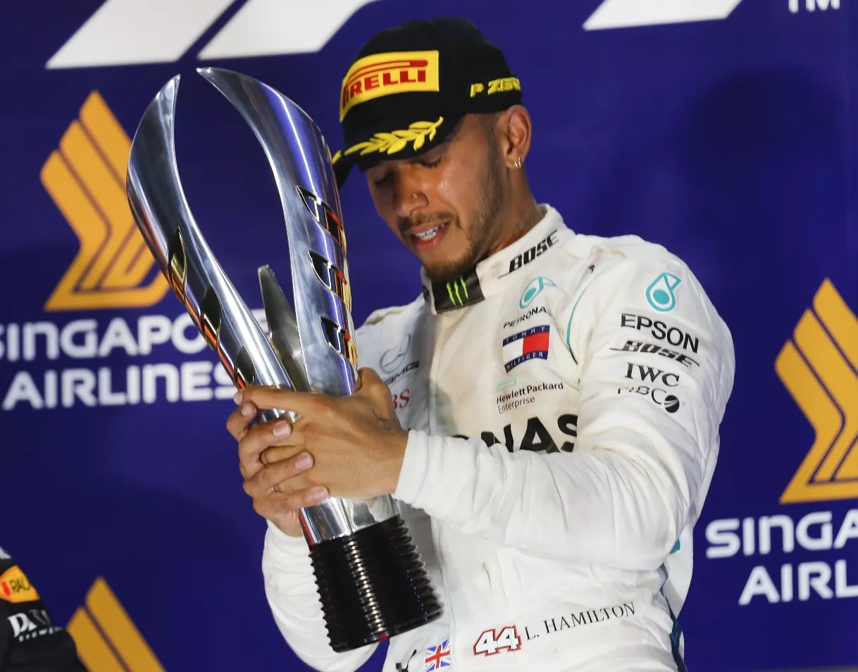 Hamilton aumenta ventaja tras ganar GP de Singapur