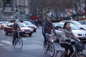 Francia dará incentivos económicos a quienes utilicen la bicicleta como medio de transporte para ir al trabajo.