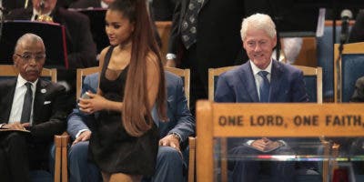 VIDEO: Las miradas de Bill Clinton a Ariana Grande que generaron criticas en el funeral de Aretha Franklin